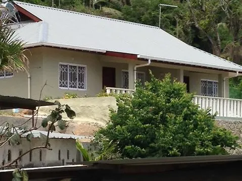 Surfers Beach Self Catering Chalets Takamaka