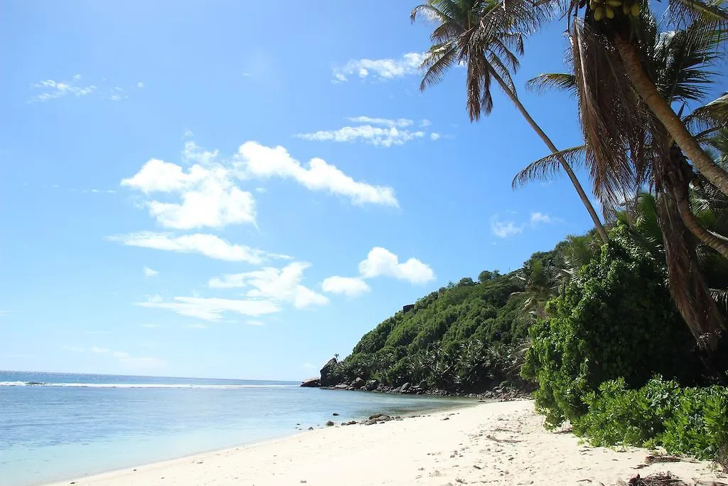 Surfers Beach Self Catering Chalets Takamaka Seychelles