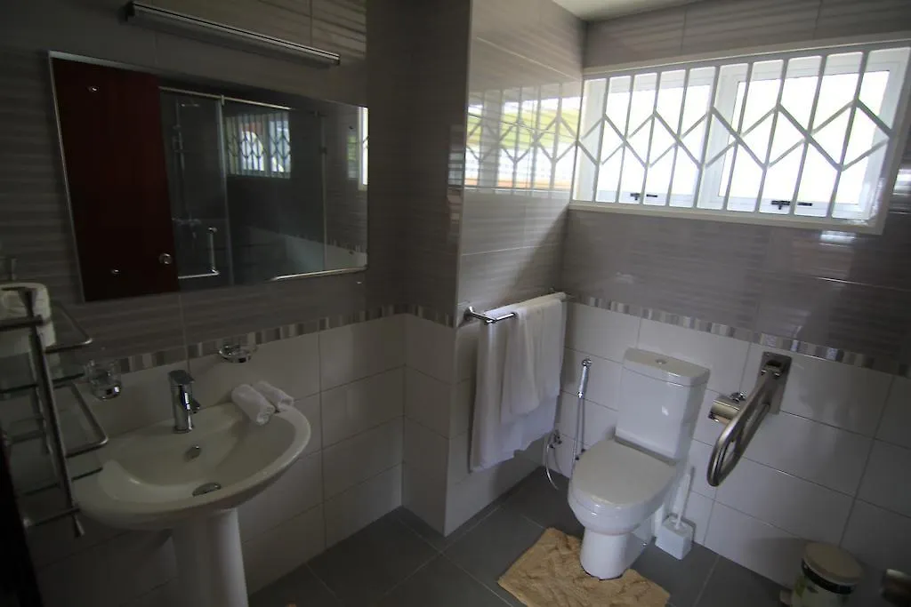 Surfers Beach Self Catering Chalets Takamaka