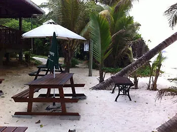 Surfers Beach Self Catering Chalets Takamaka