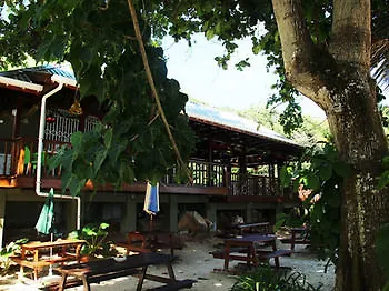 Surfers Beach Self Catering Chalets Takamaka