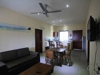 Surfers Beach Self Catering Chalets Takamaka 0*,