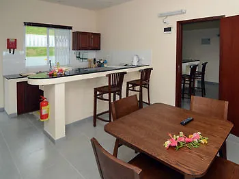 Surfers Beach Self Catering Chalets Takamaka