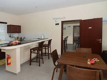 Surfers Beach Self Catering Chalets Takamaka