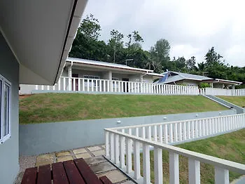 Surfers Beach Self Catering Chalets Takamaka
