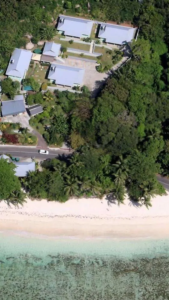 Surfers Beach Self Catering Chalets Takamaka