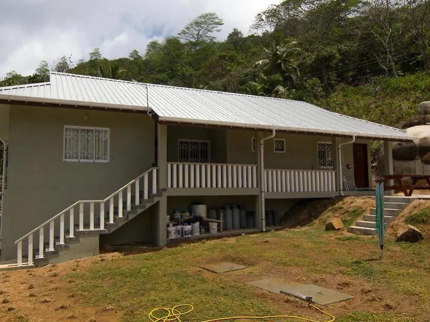 Surfers Beach Self Catering Chalets Takamaka