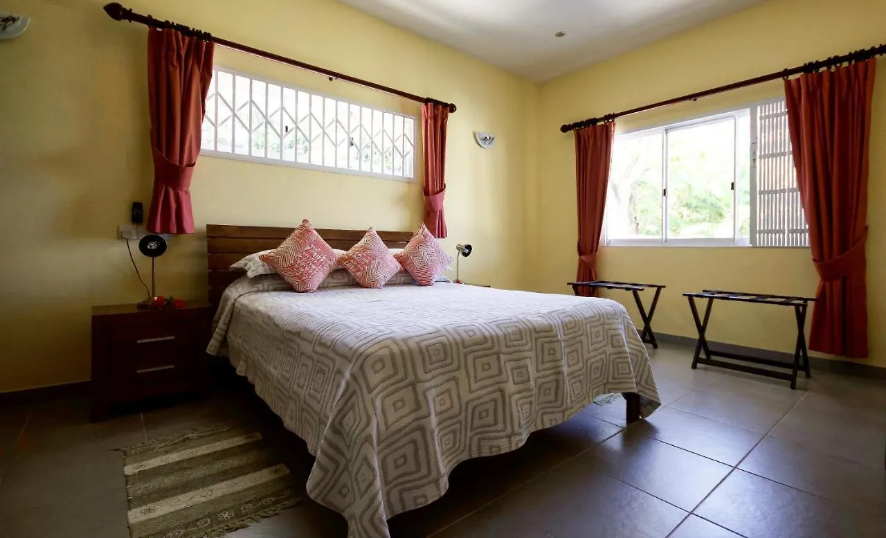 Surfers Beach Self Catering Chalets Takamaka