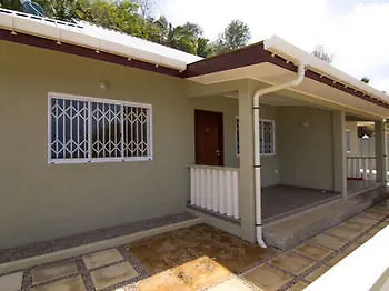 Surfers Beach Self Catering Chalets Takamaka 0*,