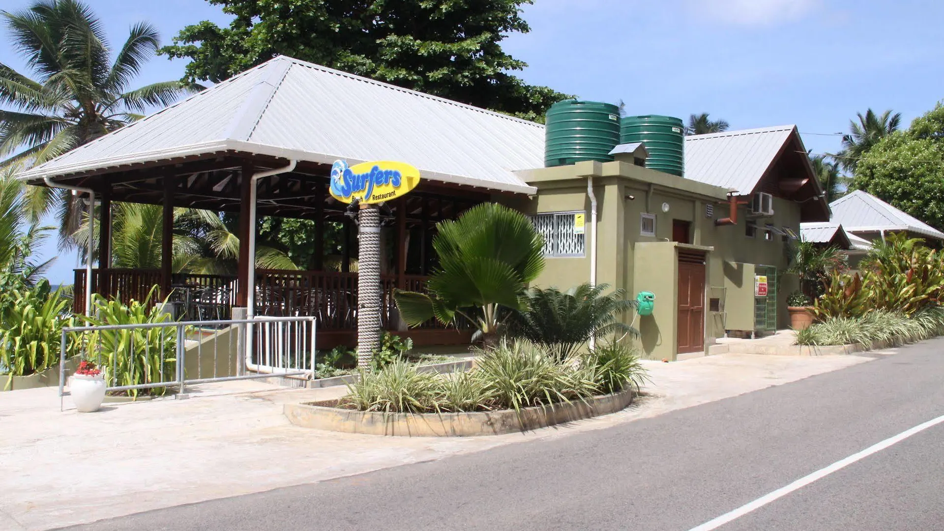 Surfers Beach Self Catering Chalets Takamaka