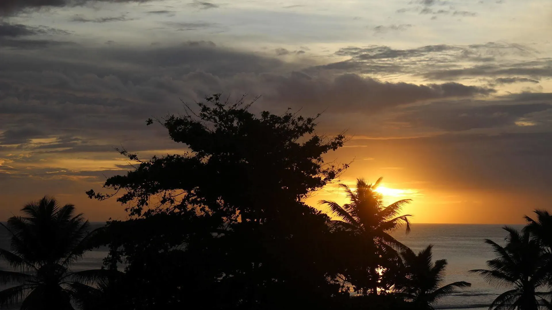 Surfers Beach Self Catering Chalets Takamaka