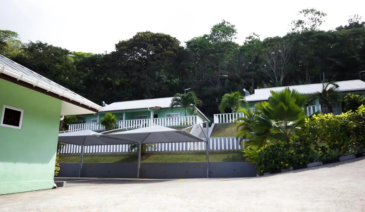 Surfers Beach Self Catering Chalets Takamaka